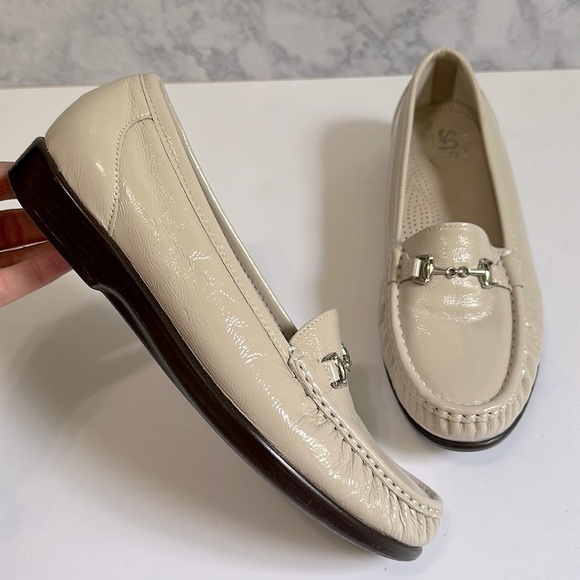 New SAS Metro Leather Loafer Bone Patent cream tan moccasins buckle shoes